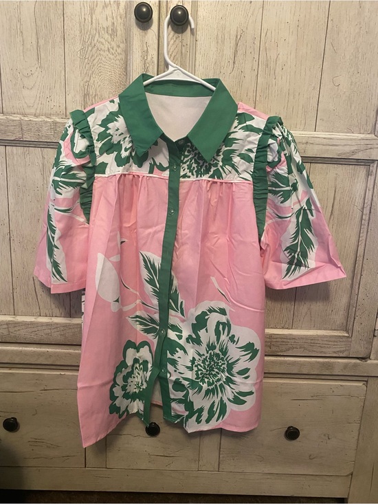 Tops - Women’s Floral Pink & Green Button-Up Top